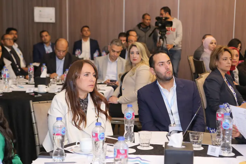Hoteliers at the round tables during a session